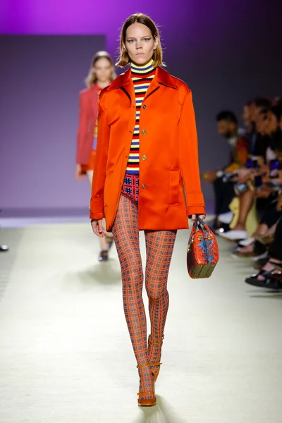 Look 1